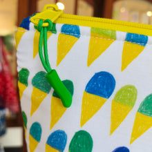 Cargar imagen en el visor de la galería, Estuche neceser Helados