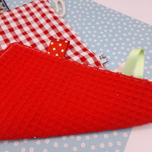 Cargar imagen en el visor de la galería, Trapito sensorial Vichy rojo
