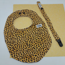 Cargar imagen en el visor de la galería, Pack babero + chupetero Animal print