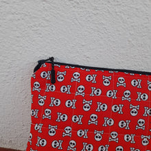 Cargar imagen en el visor de la galería, Funda hasta 14" calavera pirata