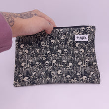 Cargar imagen en el visor de la galería, Estuche Guarda-todo Calaveras