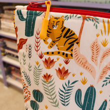 Cargar imagen en el visor de la galería, Neceser Tigres