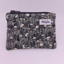 Cargar imagen en el visor de la galería, Monedero Calaveras