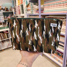 Cargar imagen en el visor de la galería, Neceser Camuflaje