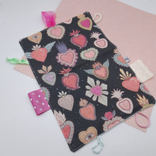 Cargar imagen en el visor de la galería, Trapito sensorial Corazones