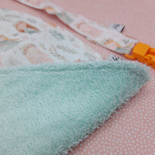 Cargar imagen en el visor de la galería, Pack babero + chupetero Hadas