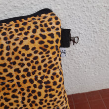 Cargar imagen en el visor de la galería, Funda hasta 14" Animal print