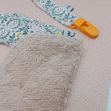 Cargar imagen en el visor de la galería, Pack babero + chupetero Silvana naranja