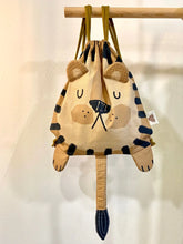 Cargar imagen en el visor de la galería, Panel mochila León