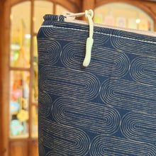 Cargar imagen en el visor de la galería, Estuche neceser lines