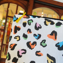 Cargar imagen en el visor de la galería, Neceser animal print color