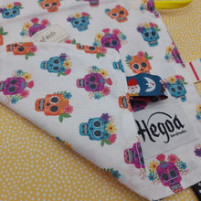 Cargar imagen en el visor de la galería, Trapito sensorial Calaveras