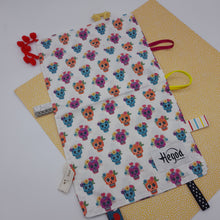 Cargar imagen en el visor de la galería, Trapito sensorial Calaveras
