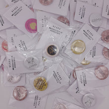 Cargar imagen en el visor de la galería, Pack 100 Chapas personalizadas 25mm &amp; 37mm
