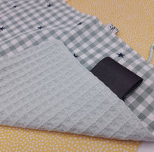 Cargar imagen en el visor de la galería, Trapito sensorial Vichy estrellas
