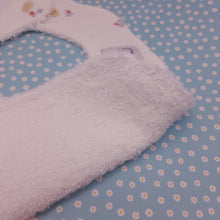 Cargar imagen en el visor de la galería, Babero pico Flores
