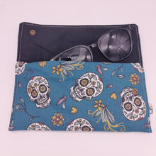 Cargar imagen en el visor de la galería, Funda de gafas Calaveras mexicanas
