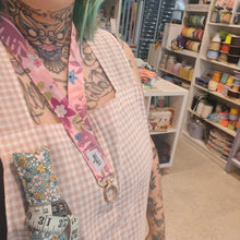 Cargar imagen en el visor de la galería, Llavero largo tortuga
