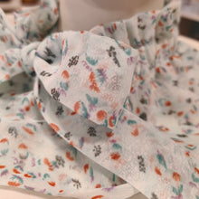 Cargar imagen en el visor de la galería, Cuello Eva florecillas
