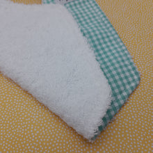 Cargar imagen en el visor de la galería, Babero pico Vichy agua
