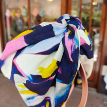 Cargar imagen en el visor de la galería, Pañuelo Corto con alambre Mariposa
