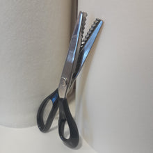 Cargar imagen en el visor de la galería, Tijera ZIG ZAG  acero inox Premax
