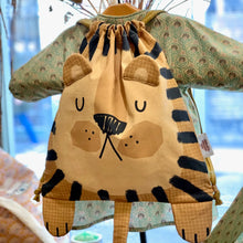 Cargar imagen en el visor de la galería, Panel mochila León
