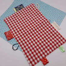 Cargar imagen en el visor de la galería, Trapito sensorial Vichy rojo
