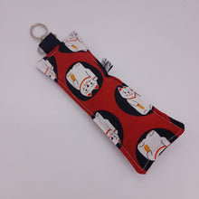 Cargar imagen en el visor de la galería, Llavero acolchado Maneki-neko rojo

