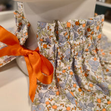 Cargar imagen en el visor de la galería, Cuello Eva flores naranja
