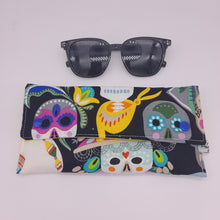 Cargar imagen en el visor de la galería, Funda de gafas Día de los muertos
