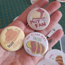 Cargar imagen en el visor de la galería, Pack 100 Chapas personalizadas 25mm &amp; 37mm
