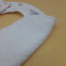 Cargar imagen en el visor de la galería, Babero pico Flores
