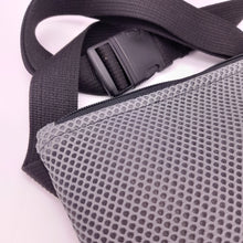 Cargar imagen en el visor de la galería, Riñonera Mesh Gris
