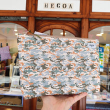 Cargar imagen en el visor de la galería, Neceser camuflaje
