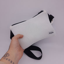 Cargar imagen en el visor de la galería, Riñonera Mesh Blanco
