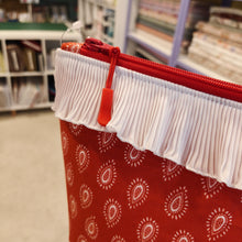 Cargar imagen en el visor de la galería, Neceser Red (con vuelo de los años 80)
