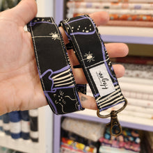 Cargar imagen en el visor de la galería, Llavero largo setas y gatos
