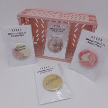 Cargar imagen en el visor de la galería, Pack 100 Chapas personalizadas 25mm &amp; 37mm
