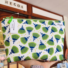 Cargar imagen en el visor de la galería, Neceser flores verde
