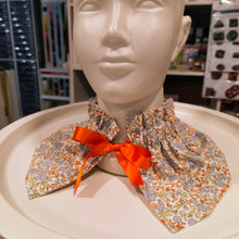 Cargar imagen en el visor de la galería, Cuello Eva flores naranja
