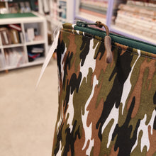 Cargar imagen en el visor de la galería, Neceser Camuflaje
