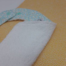 Cargar imagen en el visor de la galería, Babero pico flor de algodón
