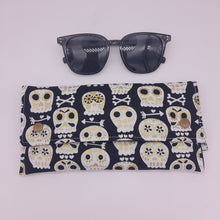 Cargar imagen en el visor de la galería, Funda de gafas Calavera Gold
