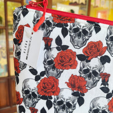 Cargar imagen en el visor de la galería, Neceser calaveras
