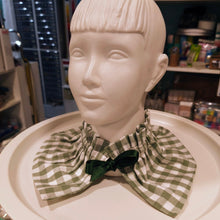 Cargar imagen en el visor de la galería, Cuello Eva Vichy verde
