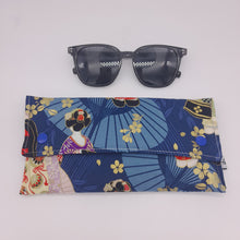 Cargar imagen en el visor de la galería, Funda de gafas Geisha
